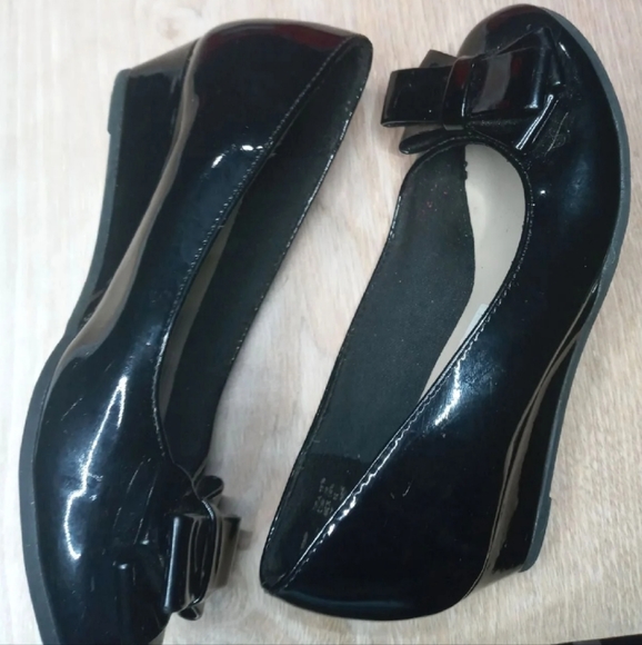 American Eagle - Picture 2 of 3